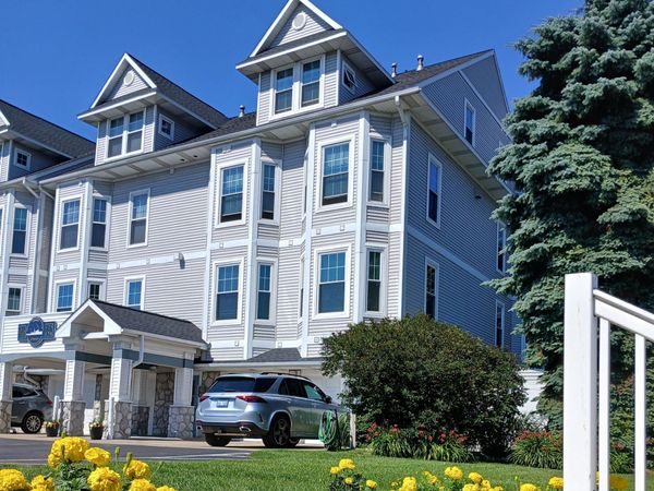300 S Rath Avenue, Unit #5, Ludington, MI 49431
