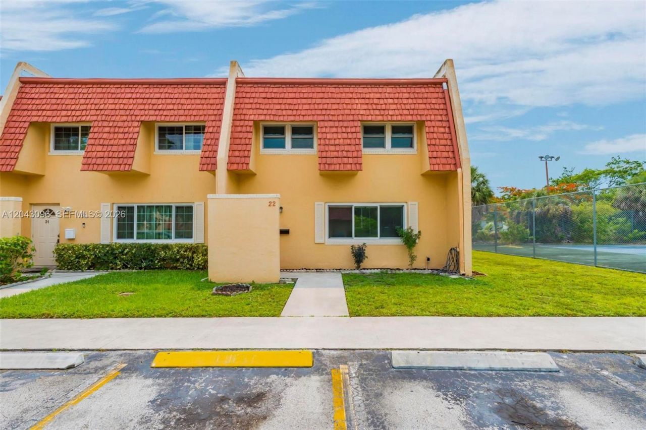 22 Canterbury Ln , Unit 22, Tamarac, FL 33319 Photo
