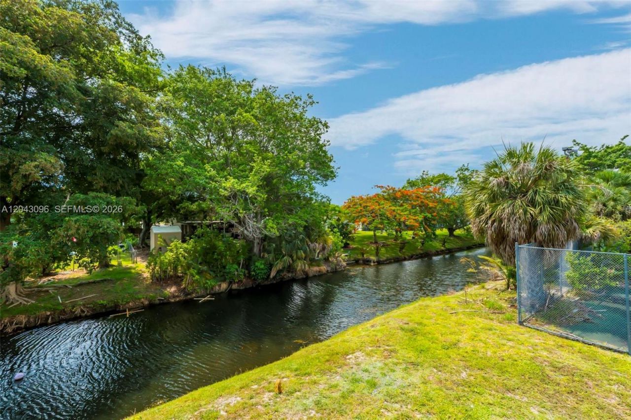 22 Canterbury Ln , Unit 22, Tamarac, FL 33319 Photo