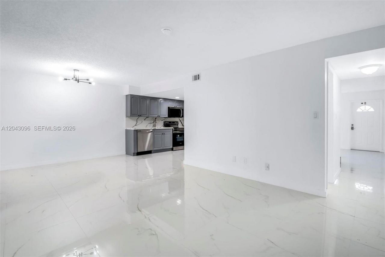 22 Canterbury Ln , Unit 22, Tamarac, FL 33319 Photo