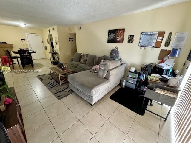 3700 NW 21st St , Unit 410, Lauderdale Lakes, FL 33311 Photo