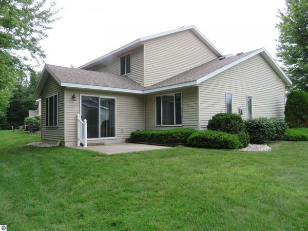 236 Greenview Circle, Unit 24, Cadillac, MI 49601