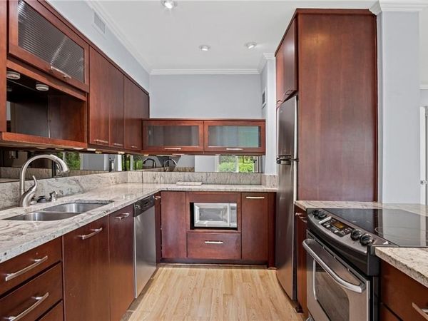 4550 WARWICK Boulevard, Unit 208, Kansas City, MO 64111