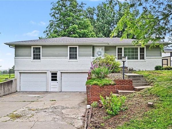 1207 Safari Drive, St Joseph, MO 64506