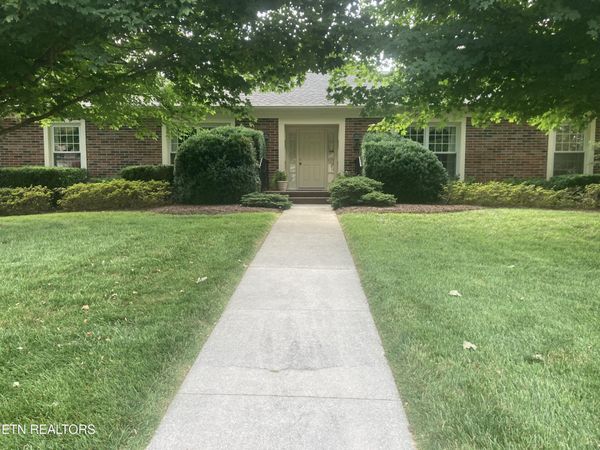 725 Kempton Rd, Knoxville, TN 37909