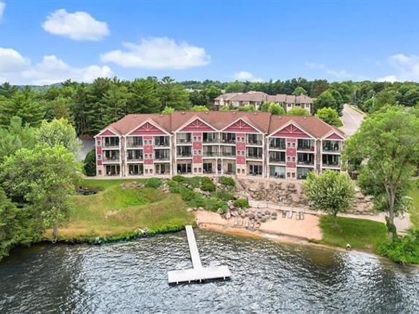 680 E Hiawatha Drive, Unit 401, Wisconsin Dells, WI 53965