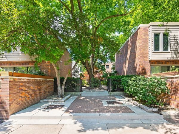 1916 N Larrabee Street , Chicago, IL 60614