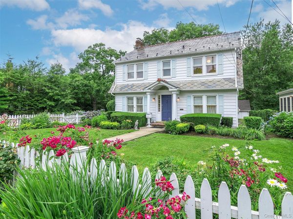 33 Oakland Street , Huntington, NY 11743