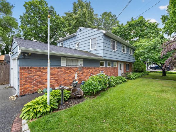 190 Oakwood Road , Huntington Station, NY 11746
