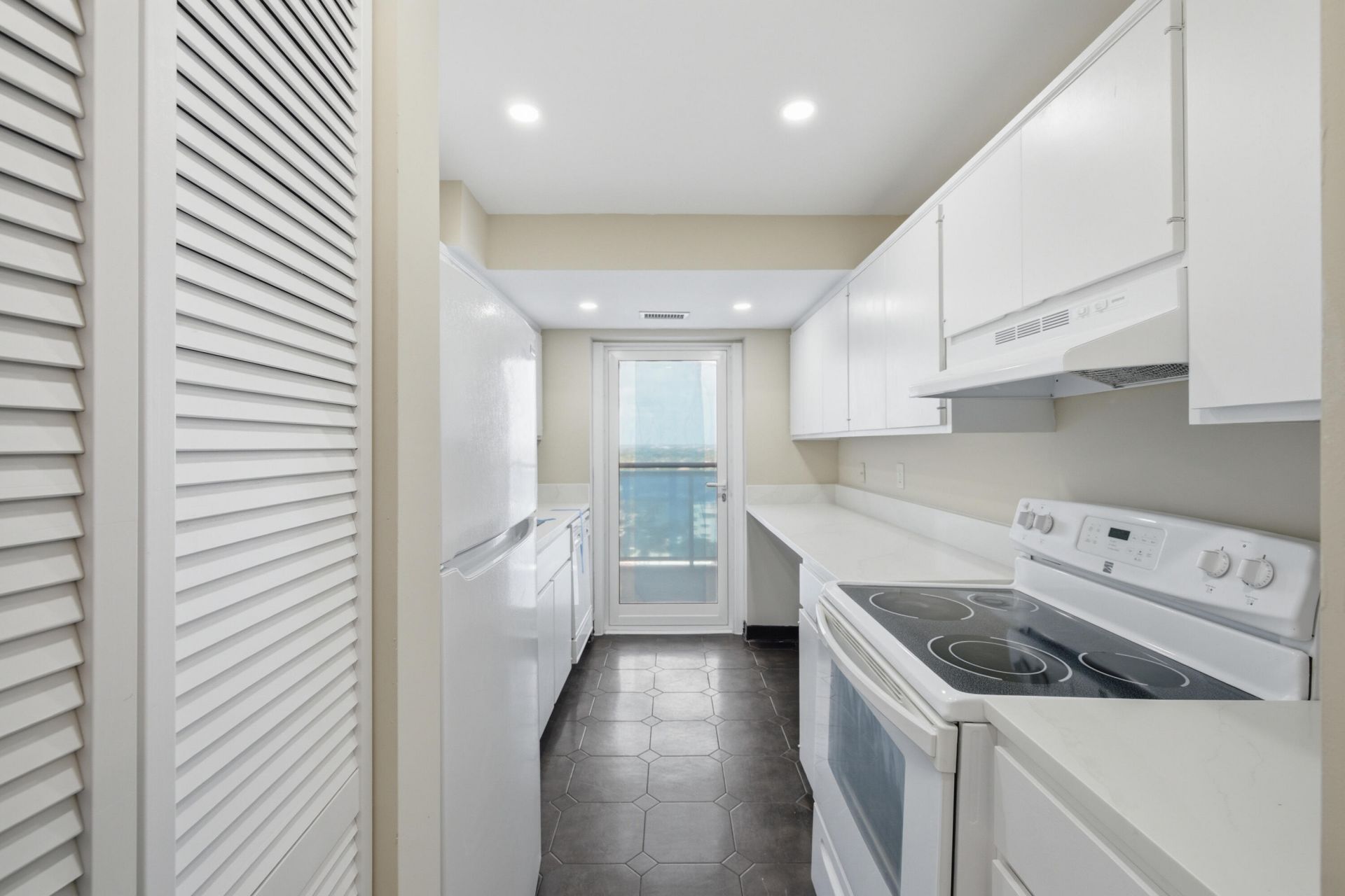 2841 N Ocean Boulevard, Unit 1503, Fort Lauderdale, FL 33308 Photo