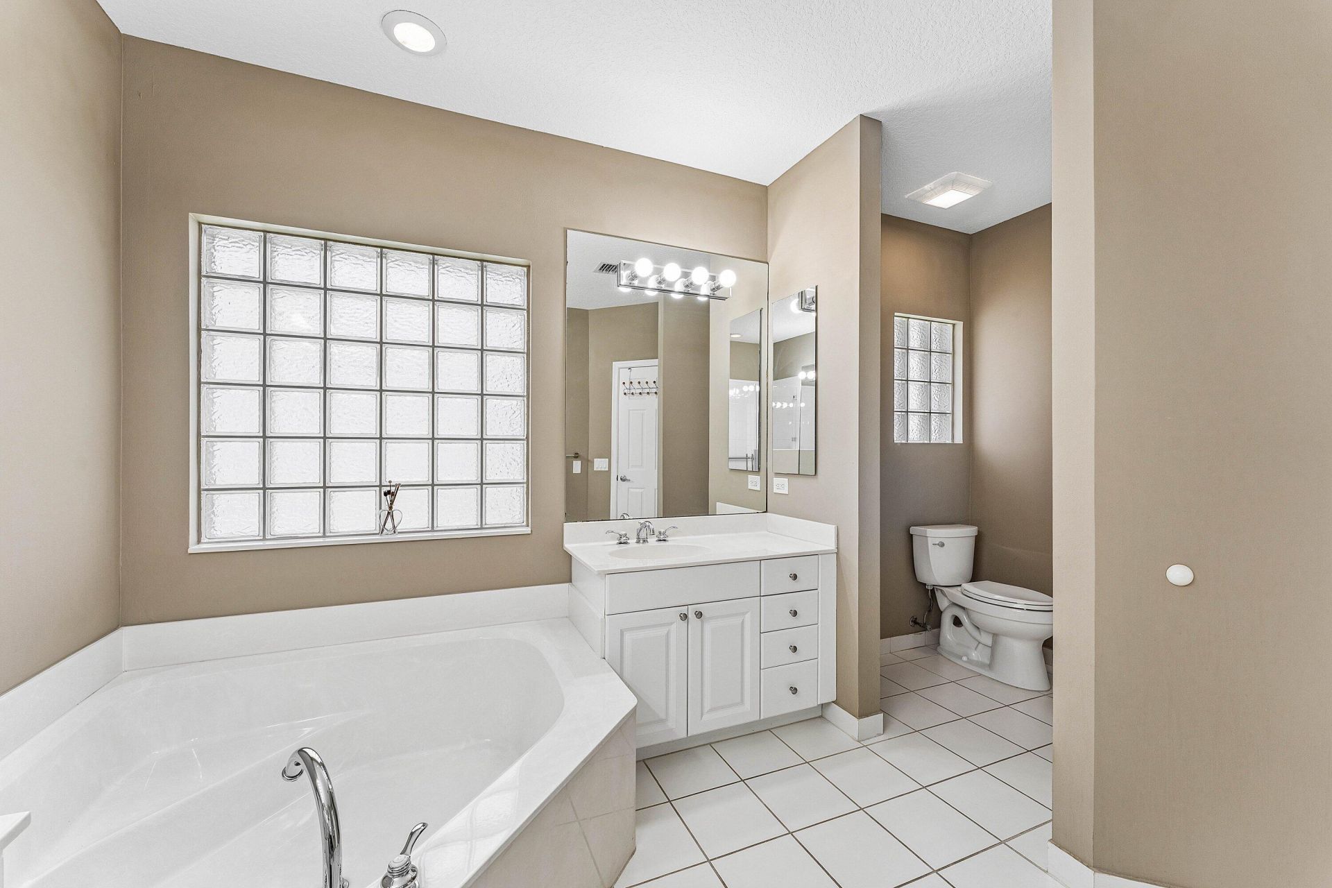 4858 S Classical Boulevard, Delray Beach, FL 33445 Photo