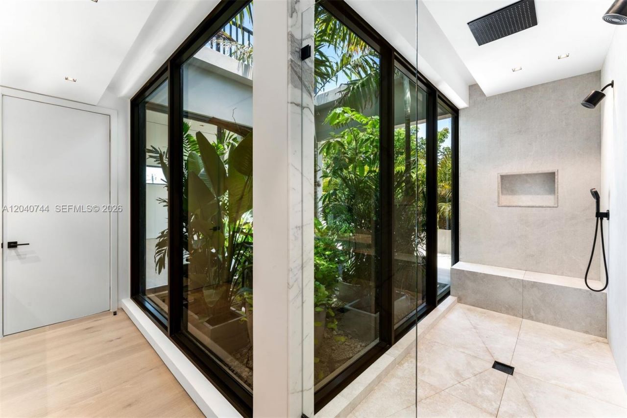 165 Hampton Ln , Key Biscayne, FL 33149 Photo