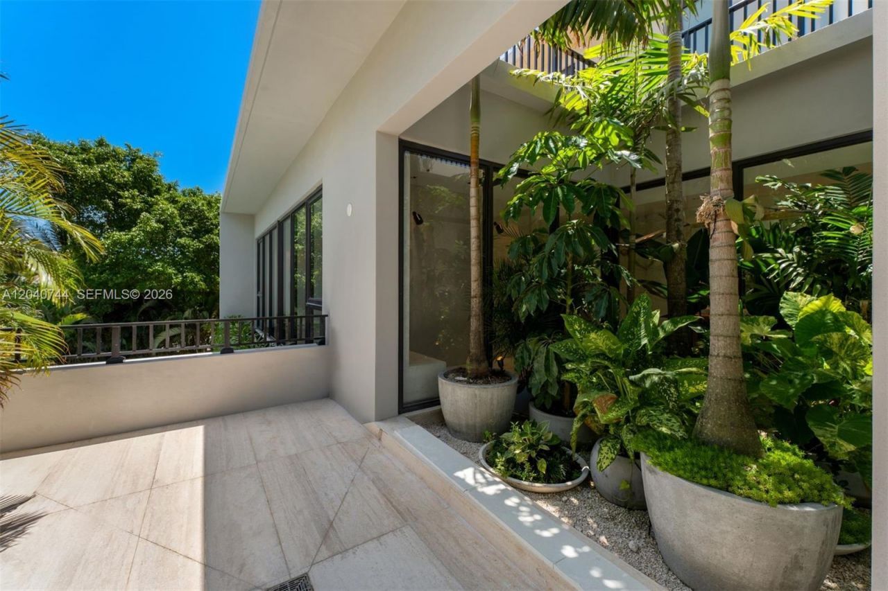 165 Hampton Ln , Key Biscayne, FL 33149 Photo
