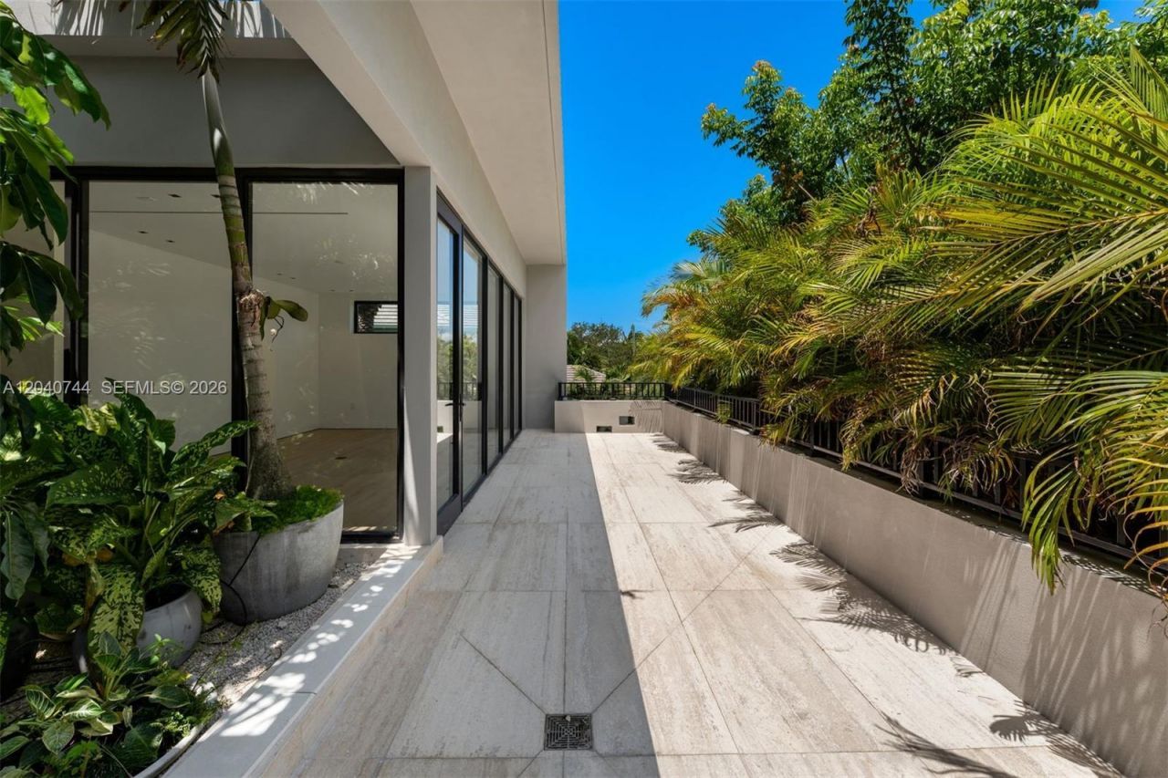 165 Hampton Ln , Key Biscayne, FL 33149 Photo