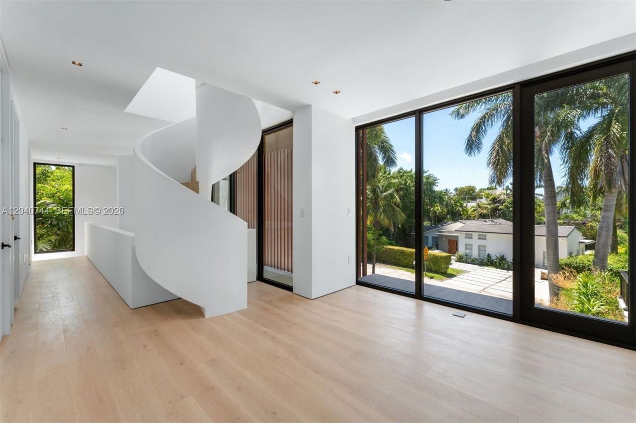 165 Hampton Ln , Key Biscayne, FL 33149 Photo