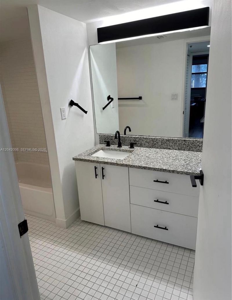 210 174th St , Unit M11, Sunny Isles Beach, FL 33160 Photo