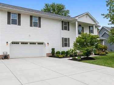 1042 Marina Drive, Hurricane, WV 25526