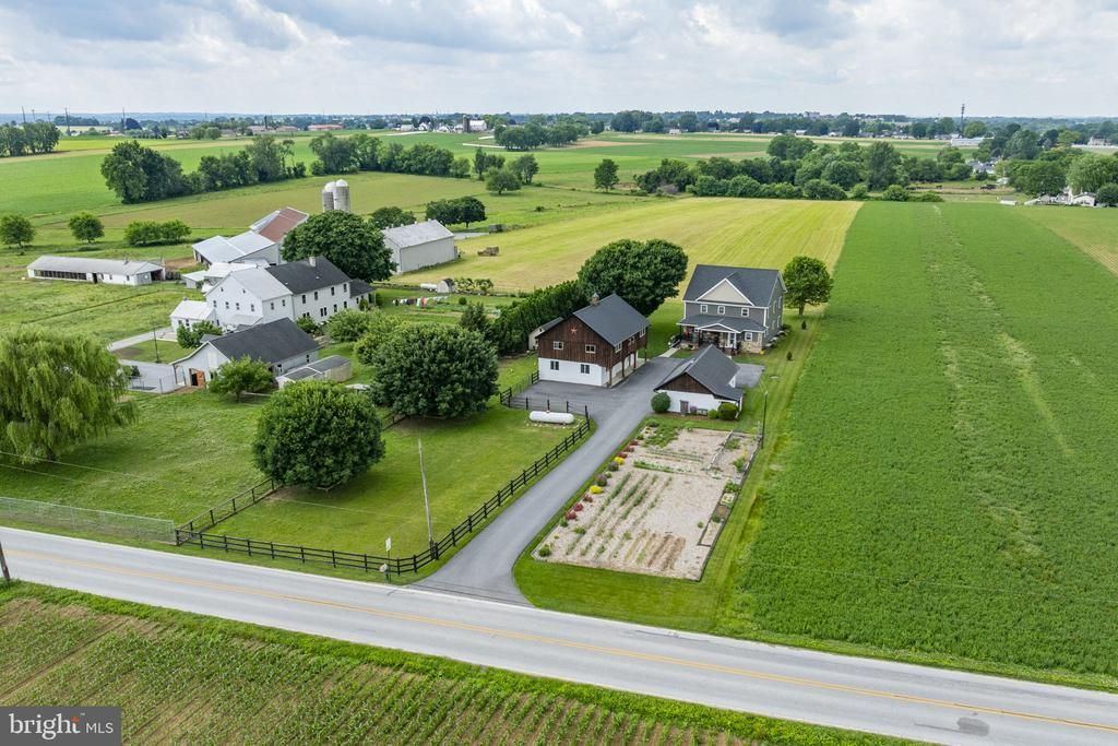 346 LYNWOOD ROAD , BIRD IN HAND, PA 17505