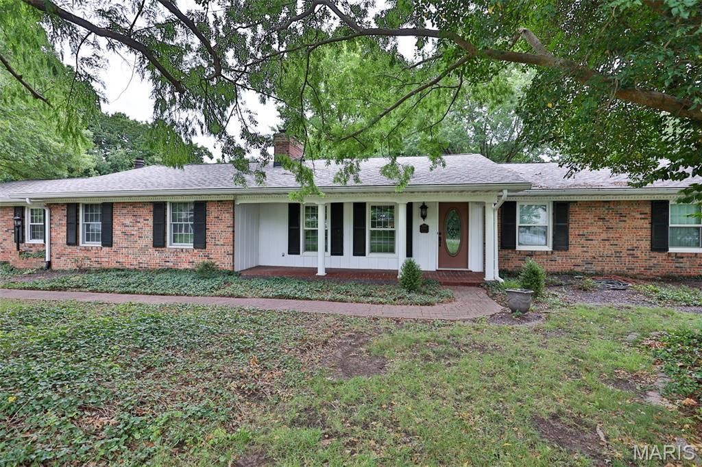 1000 Schwarz Road, Edwardsville, IL 62025 Main Photo