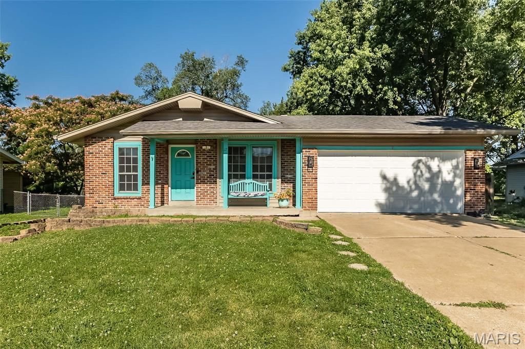 17 Oak Knoll Drive, Saint Peters, MO 63376 Main Photo