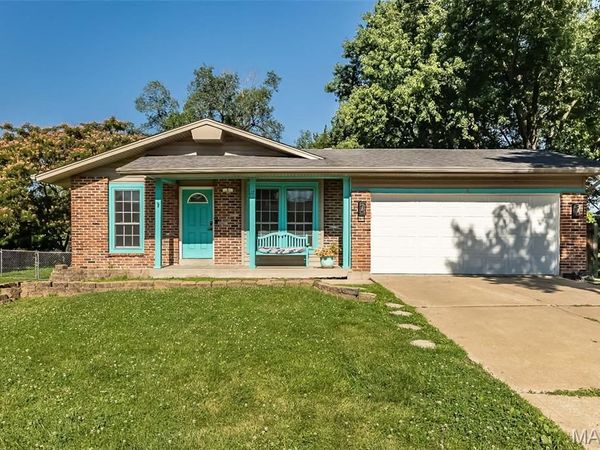 17 Oak Knoll Drive, St Peters, MO 63376