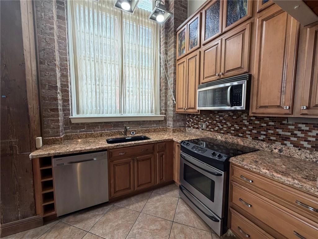 1107 S PETERS Street  New Orleans, LA 70130