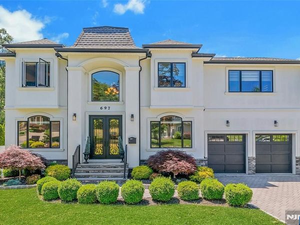 697 Terrace Drive, PARAMUS, NJ 07652