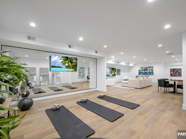 4 Feldman Court, PARAMUS, NJ 07652