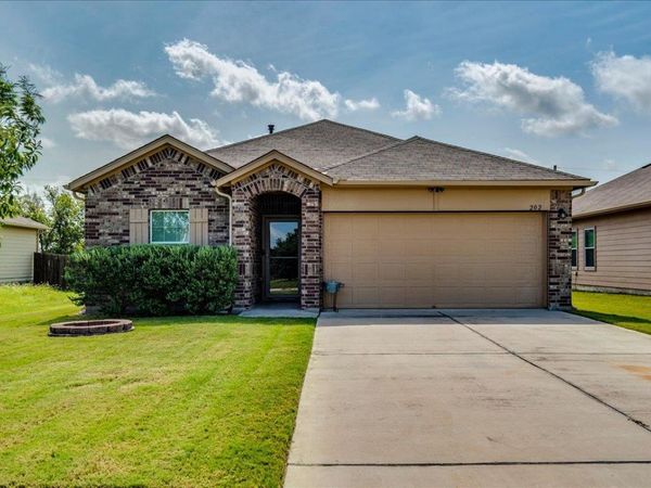 202 Hess DR, Kyle, TX 78640