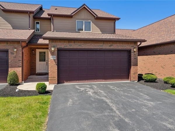 819 Carriage Lane , Lewiston, NY 14092