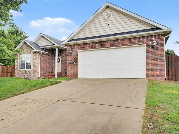 3138 Chadwick Street , Springdale, AR 72764