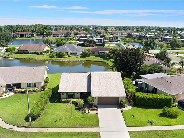 104 Brittany CT , NAPLES, FL 34112