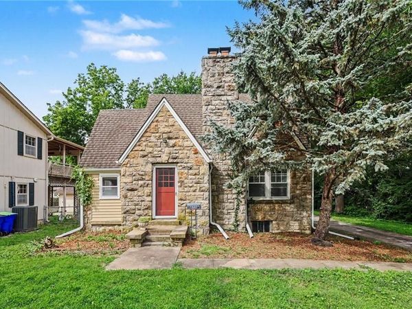 8115 Shawnee Drive, Overland Park, KS 66212