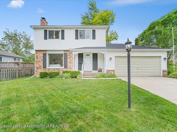 2714 Groesbeck Avenue, Lansing, MI 48912