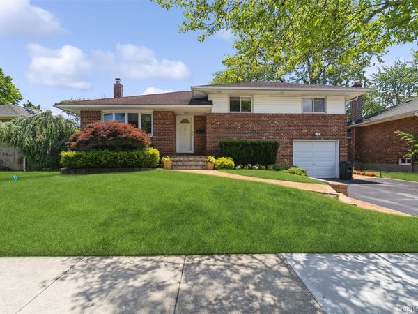 204 Halsey Avenue , Jericho, NY 11753