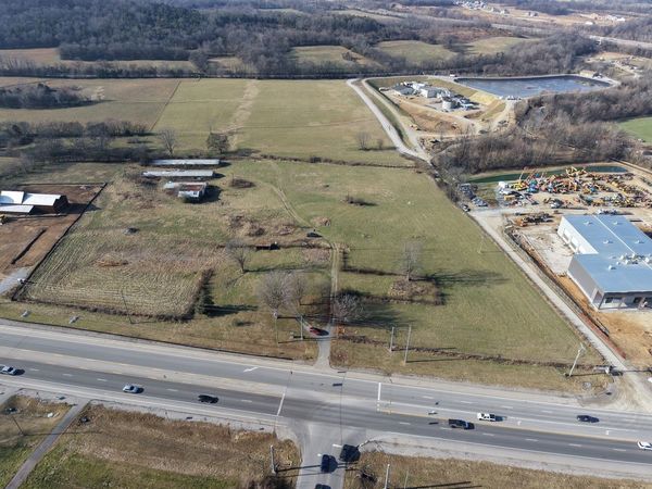 4561 Columbia Pike , Thompsons Station, TN 37179