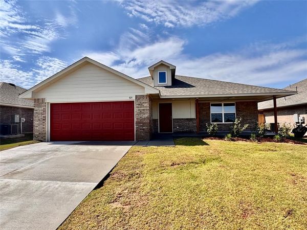 925 Hazy Brook Circle, Chickasha, OK 73018