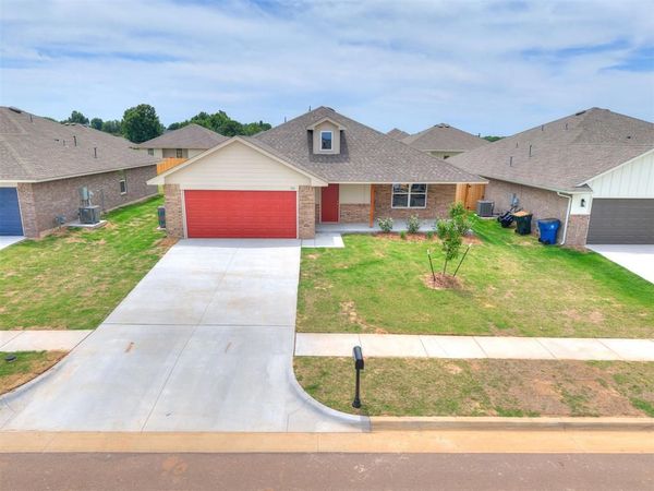 925 Hazy Brook Circle, Chickasha, OK 73018