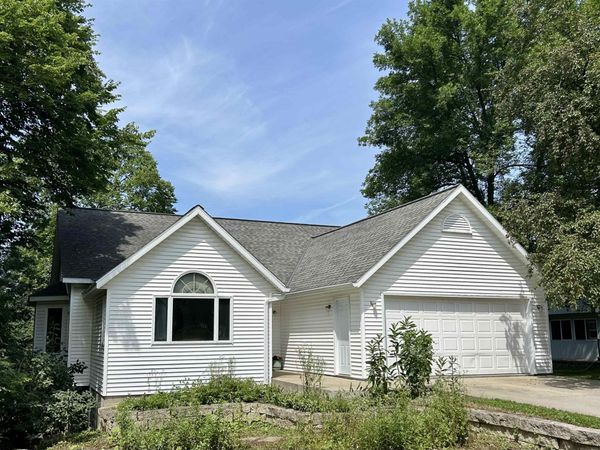 903 Ridge Road, Decorah, IA 52101