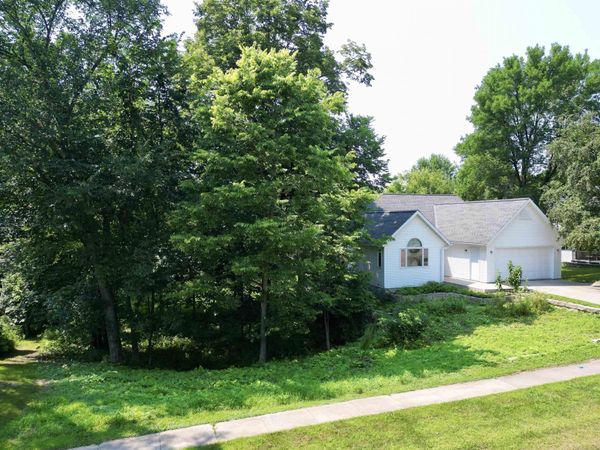 903 Ridge Road, Decorah, IA 52101