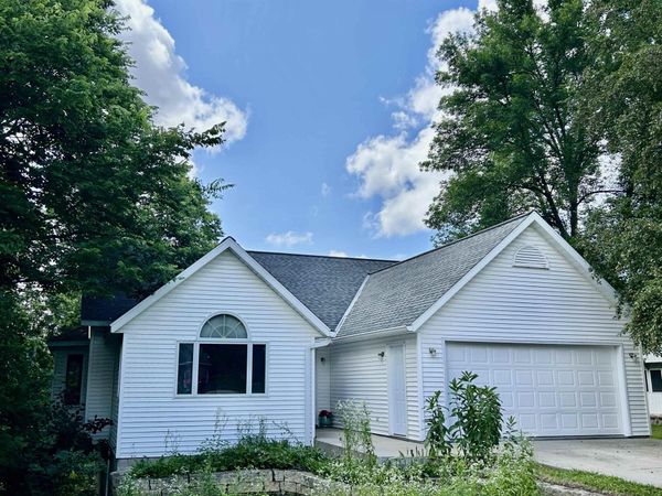903 Ridge Road, Decorah, IA 52101