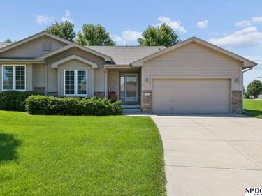 1030 N 185th Street, Omaha, NE 68022