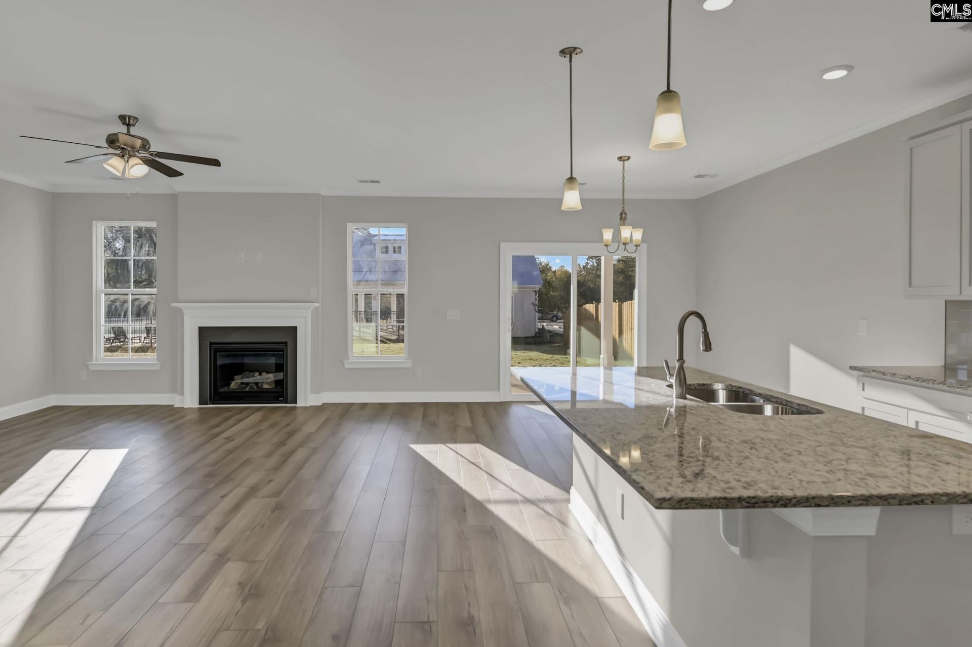 635 Thunder Gulch Avenue Photo 11