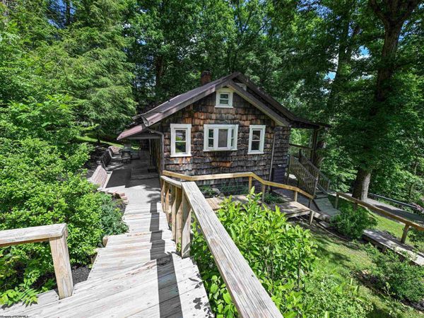 135 Camden Road, Fairmont, WV 26554