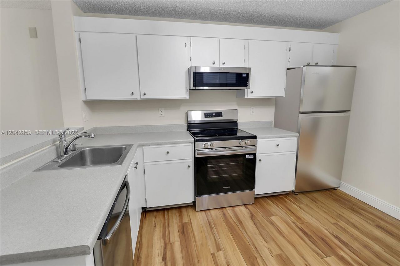 10111 W Sunrise Blvd , Unit 303, Plantation, FL 33322 Photo