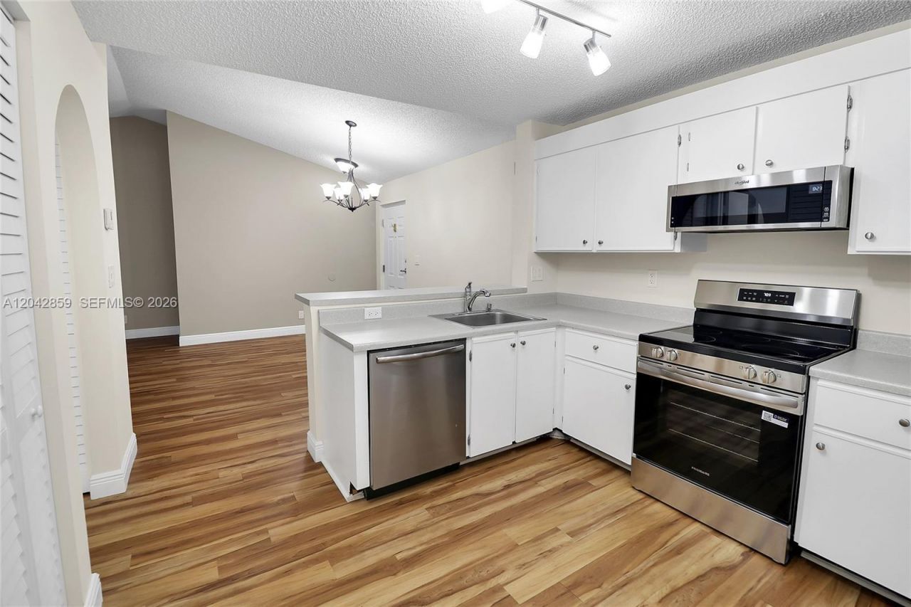 10111 W Sunrise Blvd , Unit 303, Plantation, FL 33322 Photo