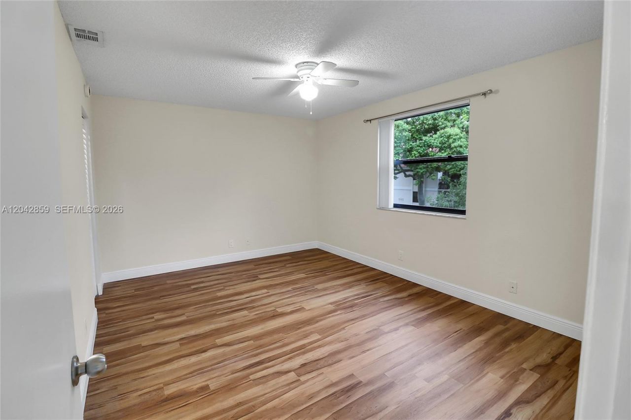 10111 W Sunrise Blvd , Unit 303, Plantation, FL 33322 Photo
