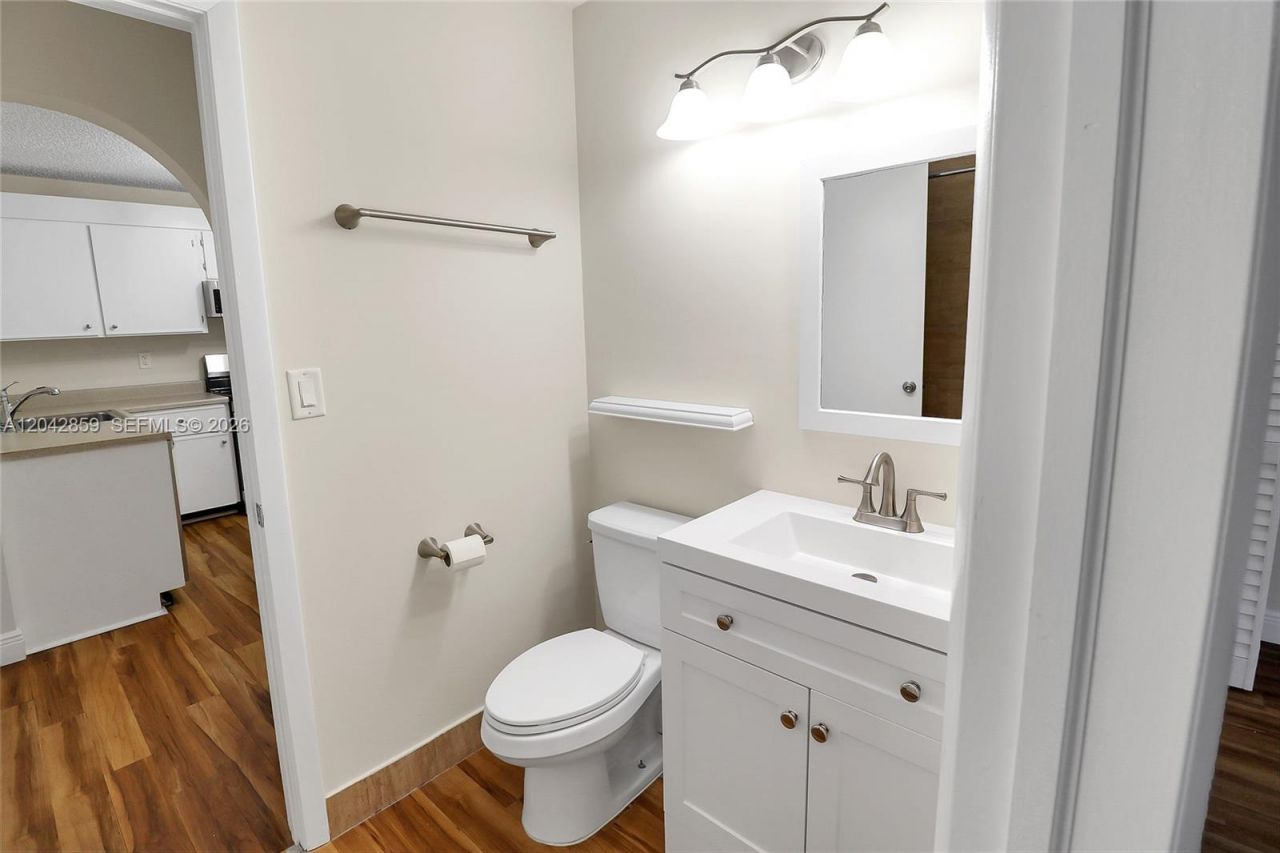 10111 W Sunrise Blvd , Unit 303, Plantation, FL 33322 Photo