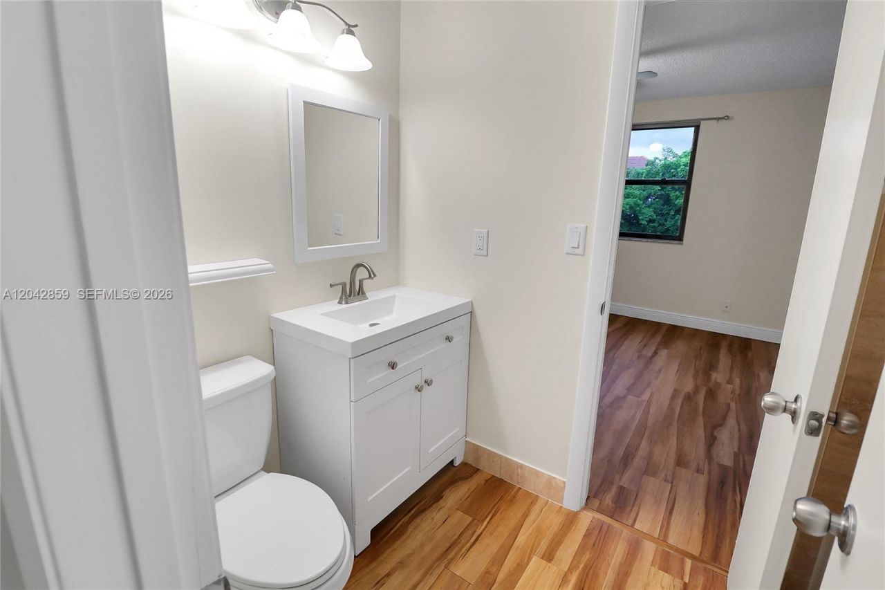 10111 W Sunrise Blvd , Unit 303, Plantation, FL 33322 Photo