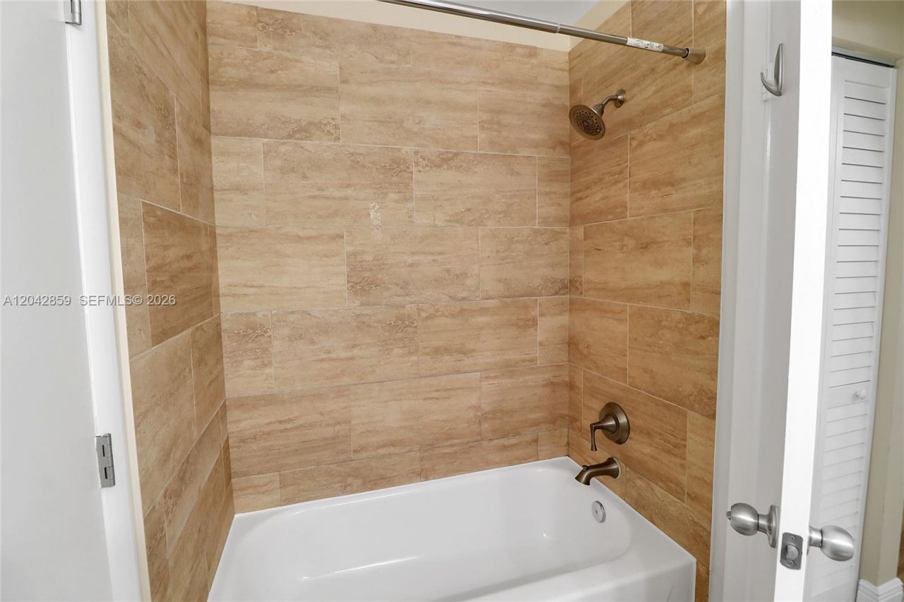 10111 W Sunrise Blvd , Unit 303, Plantation, FL 33322 Photo